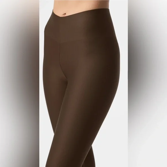 Alo Airlift Strength Extreme High-Waist 7/8 Legging - Espresso - Picture 4 of 11